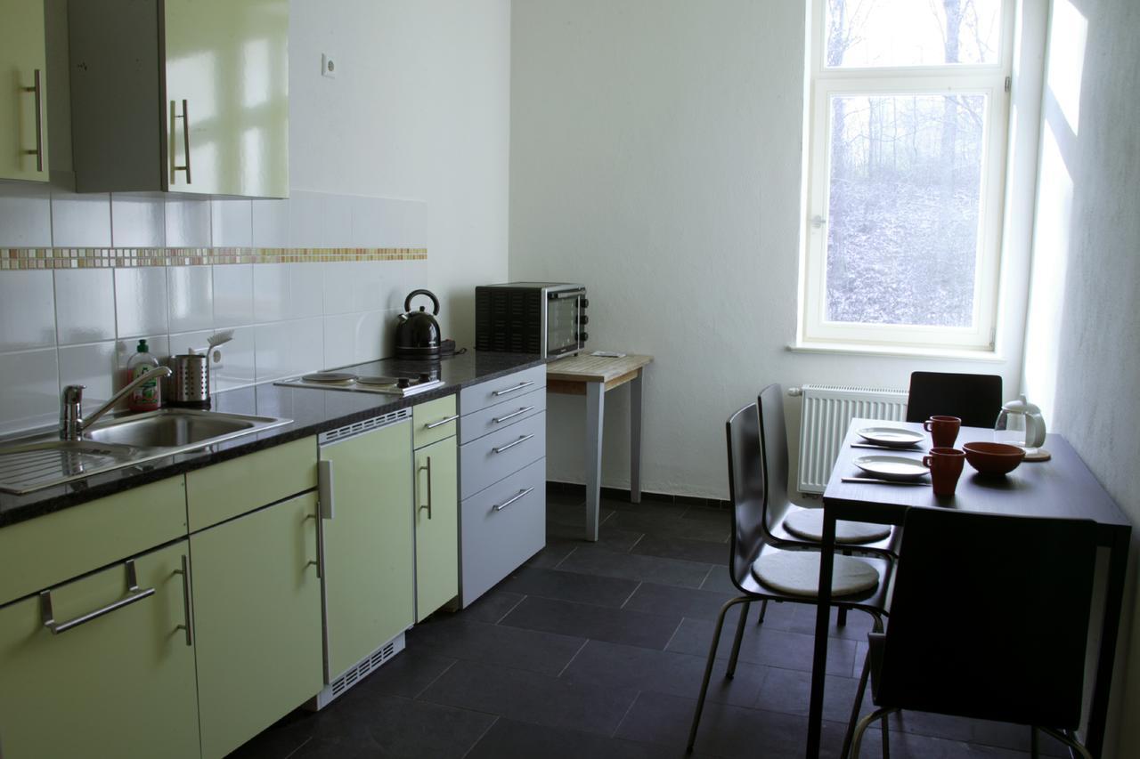 Im Bahnhof - Gaestezimmer - ไวเคอร์ไซม์ ภายนอก รูปภาพ